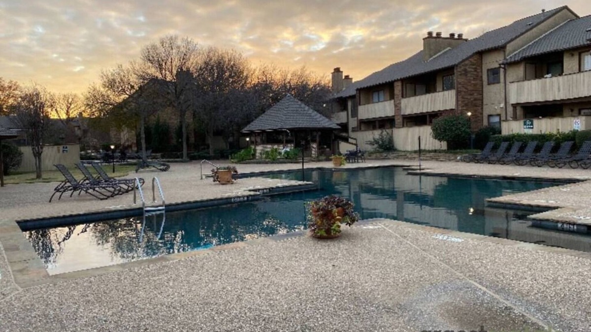 North Arlington Condo | Travel Nurse Heaven! WasherDryer |Pool| Sauna/Gym