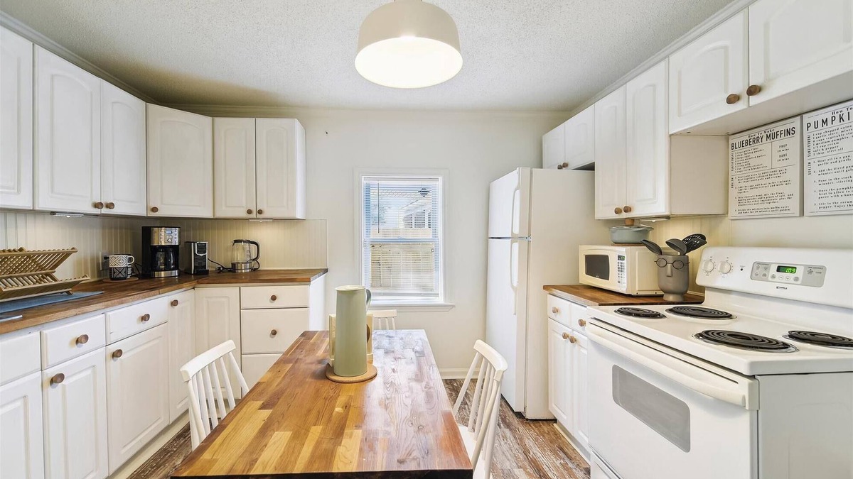 Charlotte House | Travel Nurses welcome! Renovated Vintage Mill House near Uptown-near hospitals