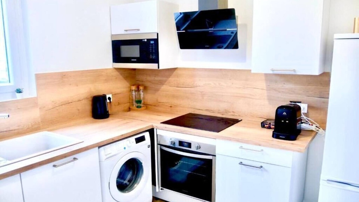 Sens Bed & Breakfast | Travel Paris Shared Accommodation