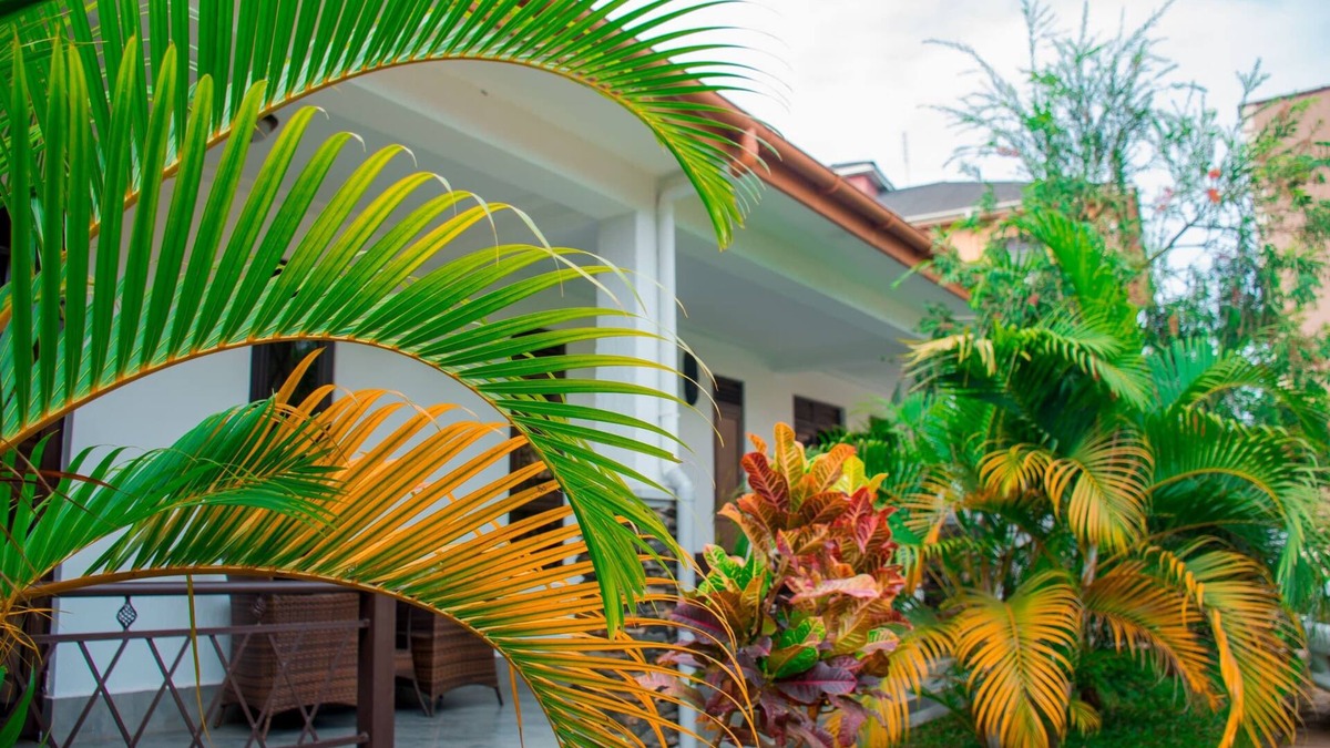 Kampala Apartment | Travel Sanctuary Residence L- ideal Couple Luxury Suite with Kitchenet.