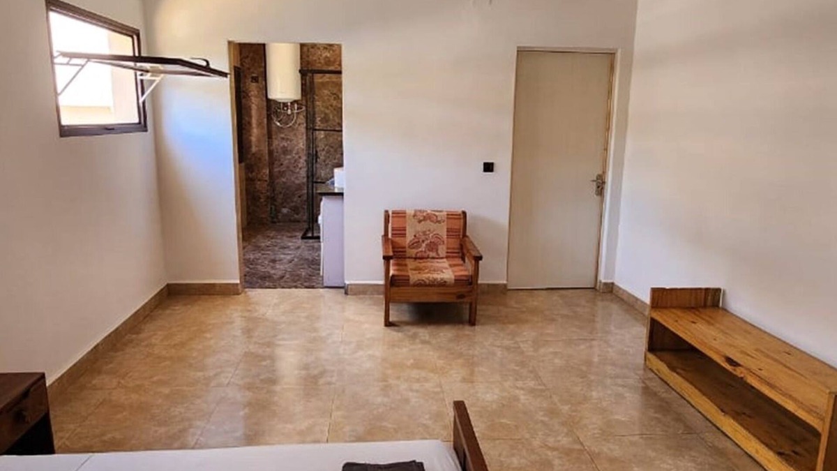 Ambohibao Bed & Breakfast | Traveler's Guest House CH1