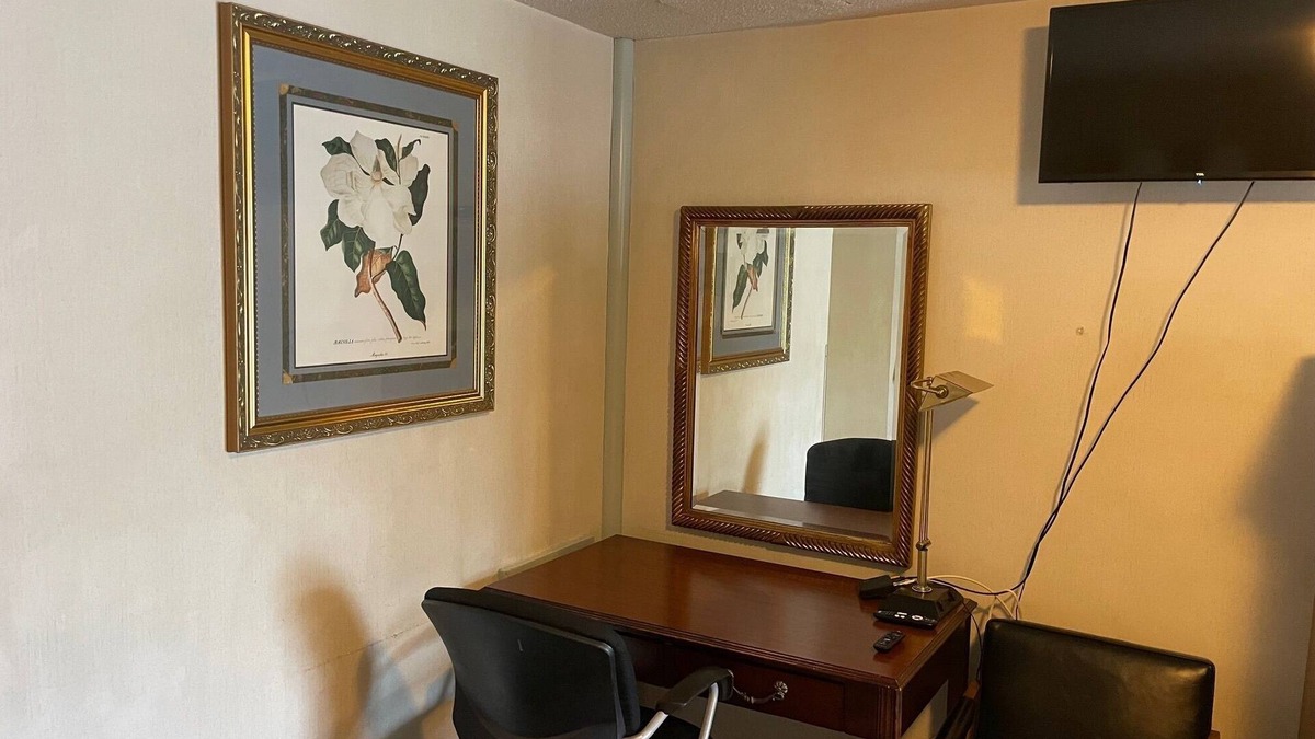 Huntington Hotel | Traveler's Motel
