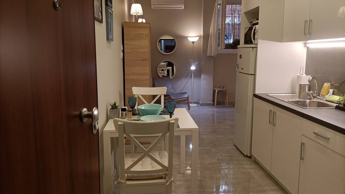Ampelokipoi Apartment | Traveler's Nest