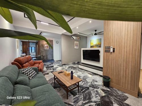 Taman Kemuncak House | Traveler's Stay @ Ipoh (10Pax)