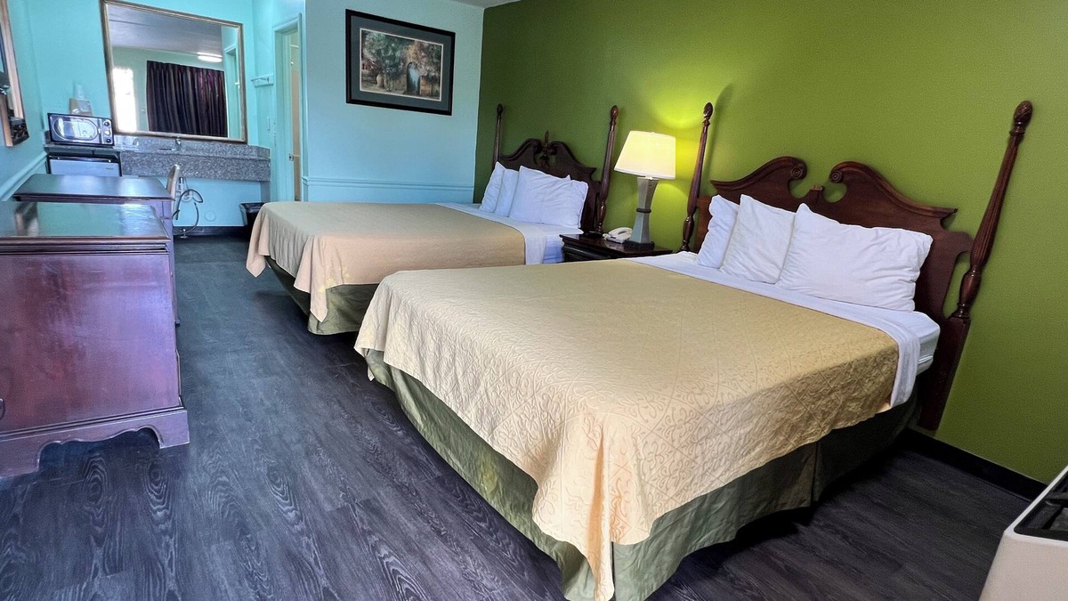 Winston - Salem Hotel | Travelers Inn