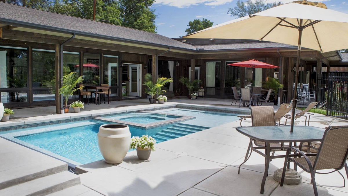 Lakewood House | TRAVELING FOR WORK POOL HOUSE w/heated pool and 2 hot tubs.