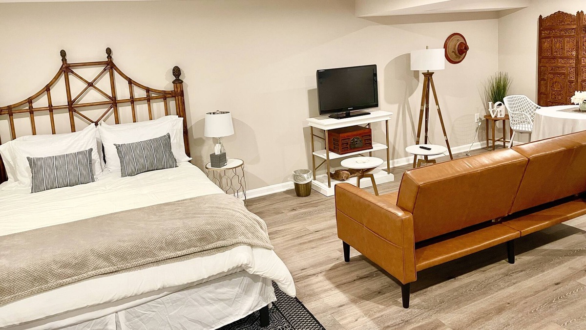 Hillen Apartment | Traveling Nurse Suite