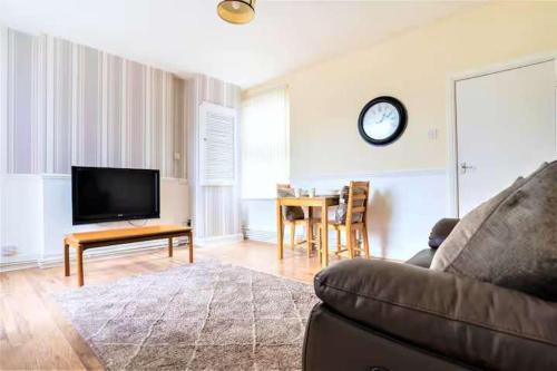 Liverpool Apartment | Travellers Economic Stays in Orrell Park