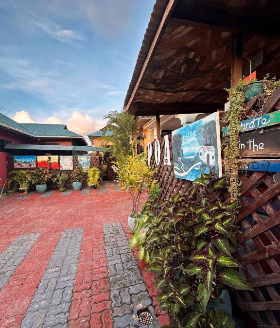 Dar es Salaam Bed & Breakfast | Travellers Home (Kifumbu)