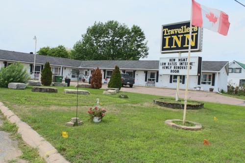 Laurentian Valley Hotel | Travellers Inn