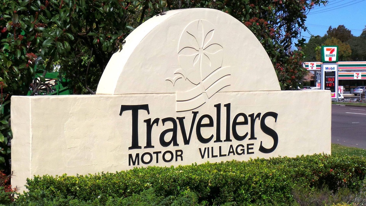 Mayfield West Hotel | Travellers Motor Village