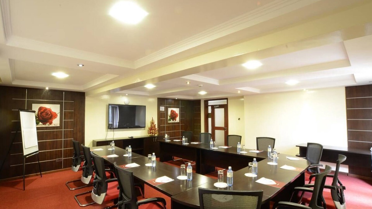 Kilimani Hotel | Travellers Safari - Waridi