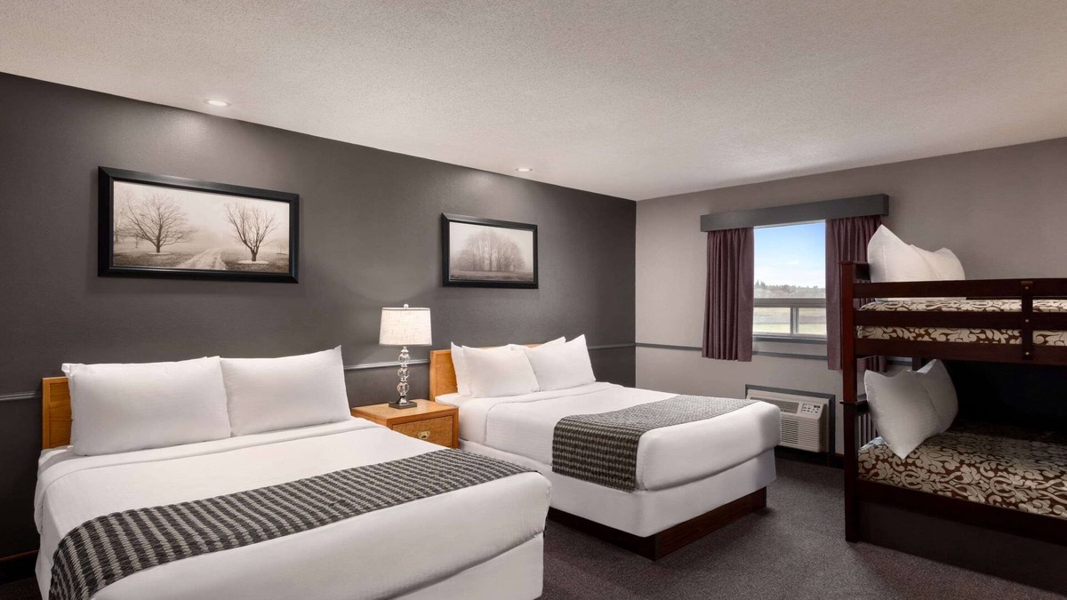 Brandon Hotel | Travelodge by Wyndham Brandon