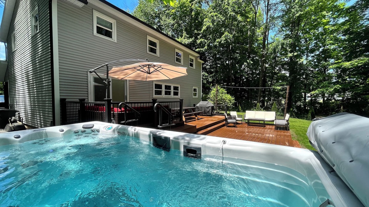 Saratoga Springs House | Travers Weekend! Casino, Track & SPAC with Swim Spa, Bar room & fire pit!