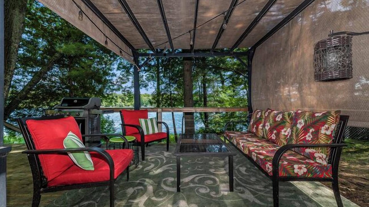 Traverse City Cottage | Traverse City LAKE Front Cottage15 Min to Downtown Front St. PET Friendly GRILL