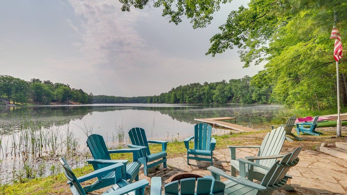 Mayfield House | Traverse City Retreat w/Deck & Lake Access