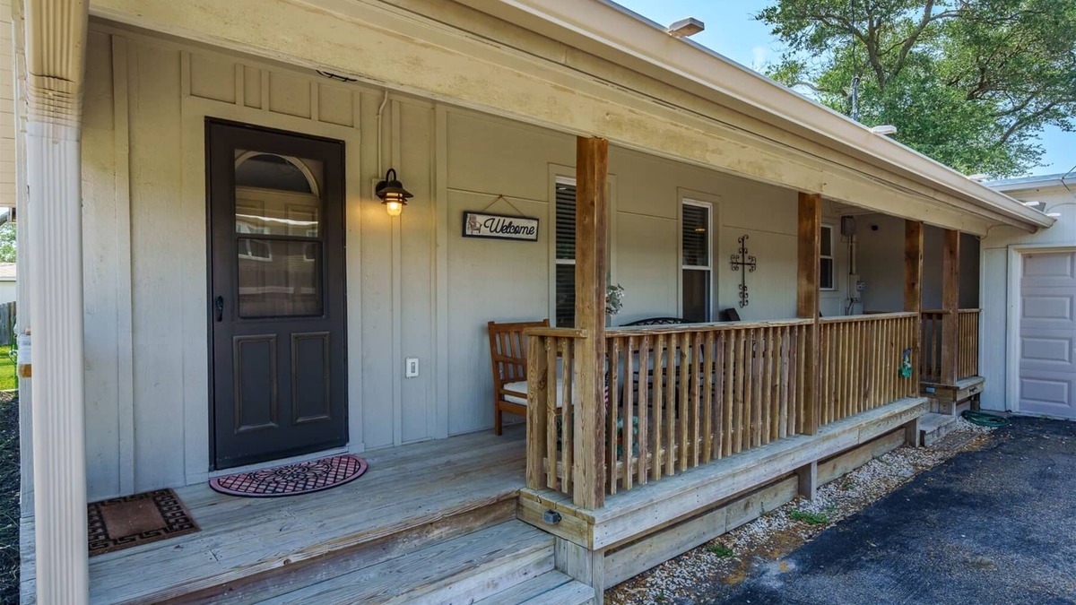Harbor Oaks House | Traylor's Retreat - Beautiful Home Centrally Located Between Rockport and Fulton