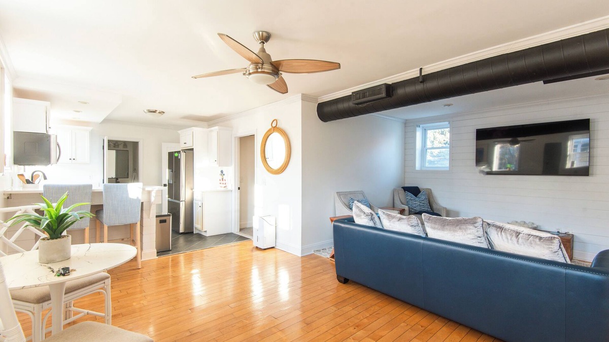 Yachting Village Condo | Treasure on Thames