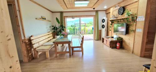 Downtown House | tree house