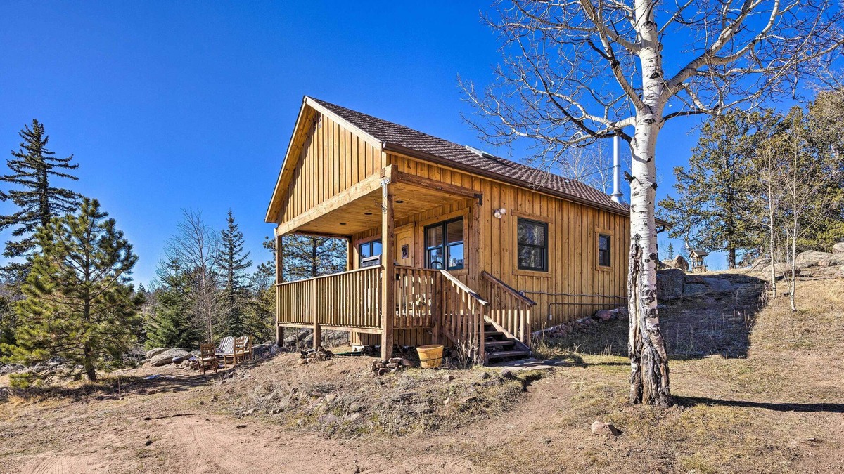 Victor Apartment | Tree-Lined Cripple Creek Retreat w/ Fireplace