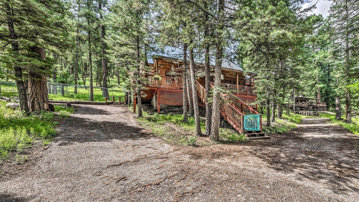 Ruidoso Cabin | Tree-Lined 'Polly's Perch' w/Mountain Views!