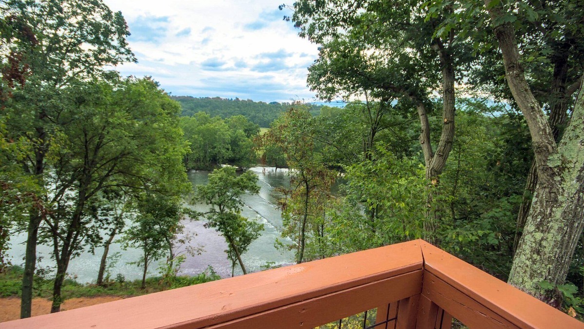 Luray Cabin | Tree Top cabin on the Shenandoah River