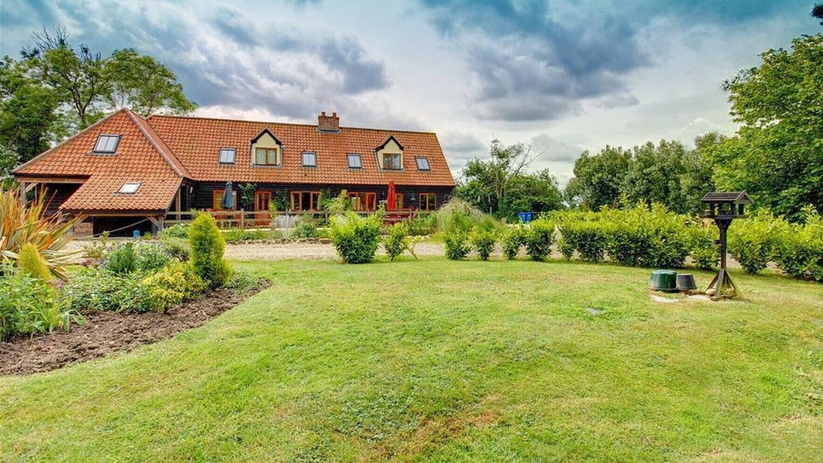 Bungay House | Tree Tops - One Bedroom House, Sleeps 2