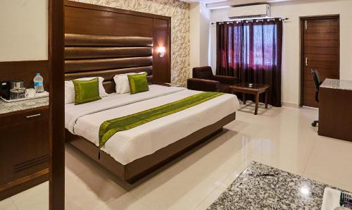 Dehradun Hotel | Treebo Grand Legacy Elite With Roof Top Cafe