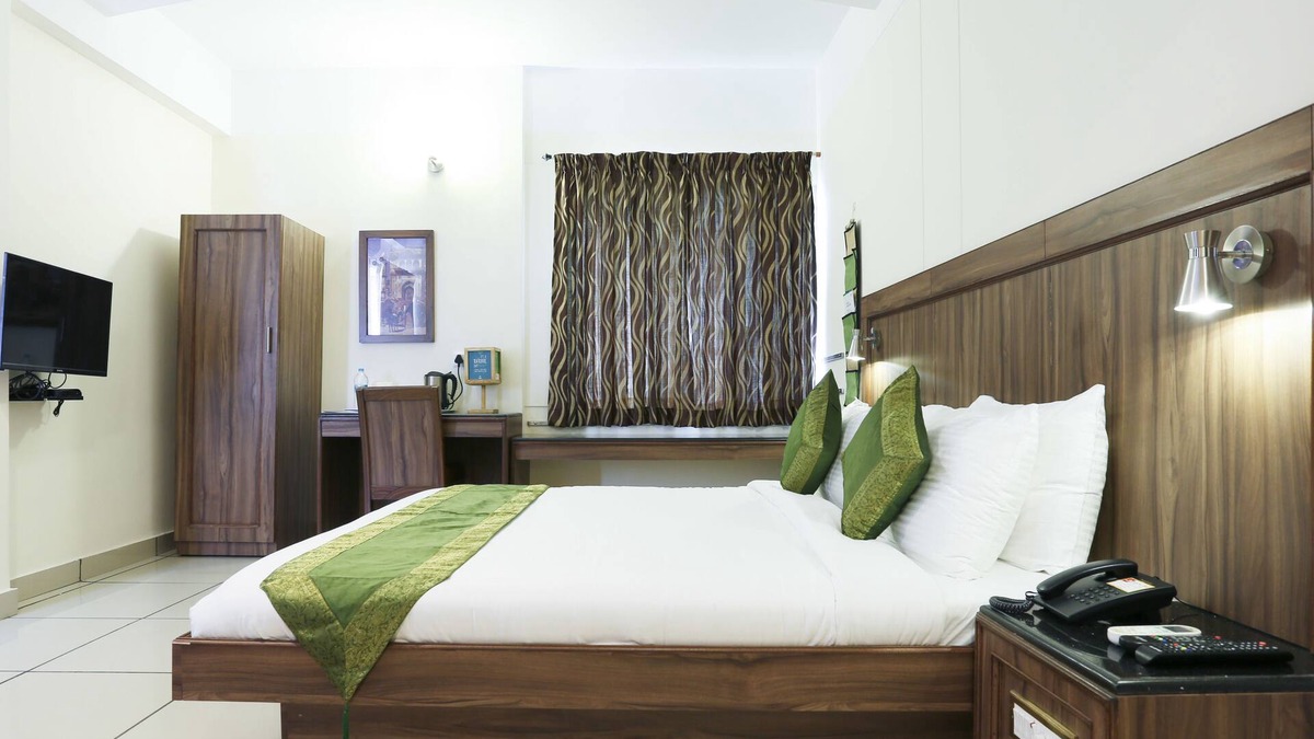 Gokulam Hotel | Treebo Komfort Suites, 3 Km From Mysore Palace