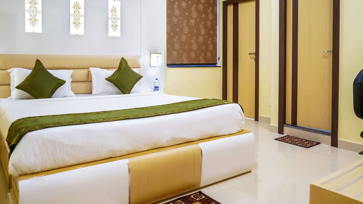 Bhubaneshwar Hotel | Treebo Oasis, Laxmisagar