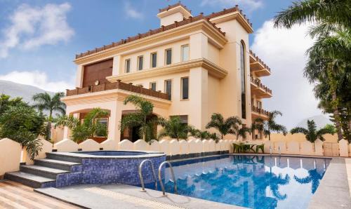 Pushkar Hotel | Treebo Premium Royal Amar With Mountain View, 2 Km From Pushkar Lake
