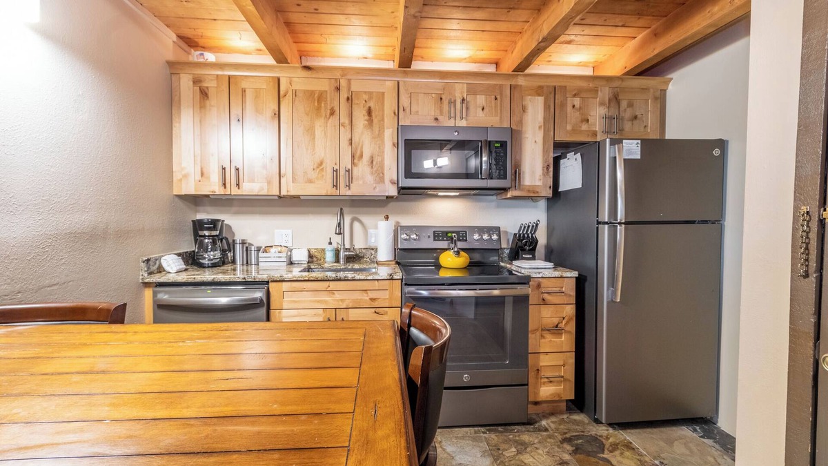 Wildernest Apartment | Treehouse #305, Building D by Summit County Mountain Retreats