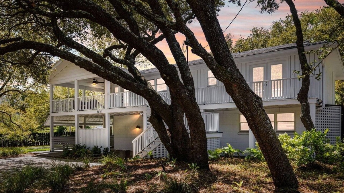 Isle of Palms House | TREEHOUSE AT THE BEACH-NEW Pool-1 Block to Beach & 1 Block to Wild Dunes