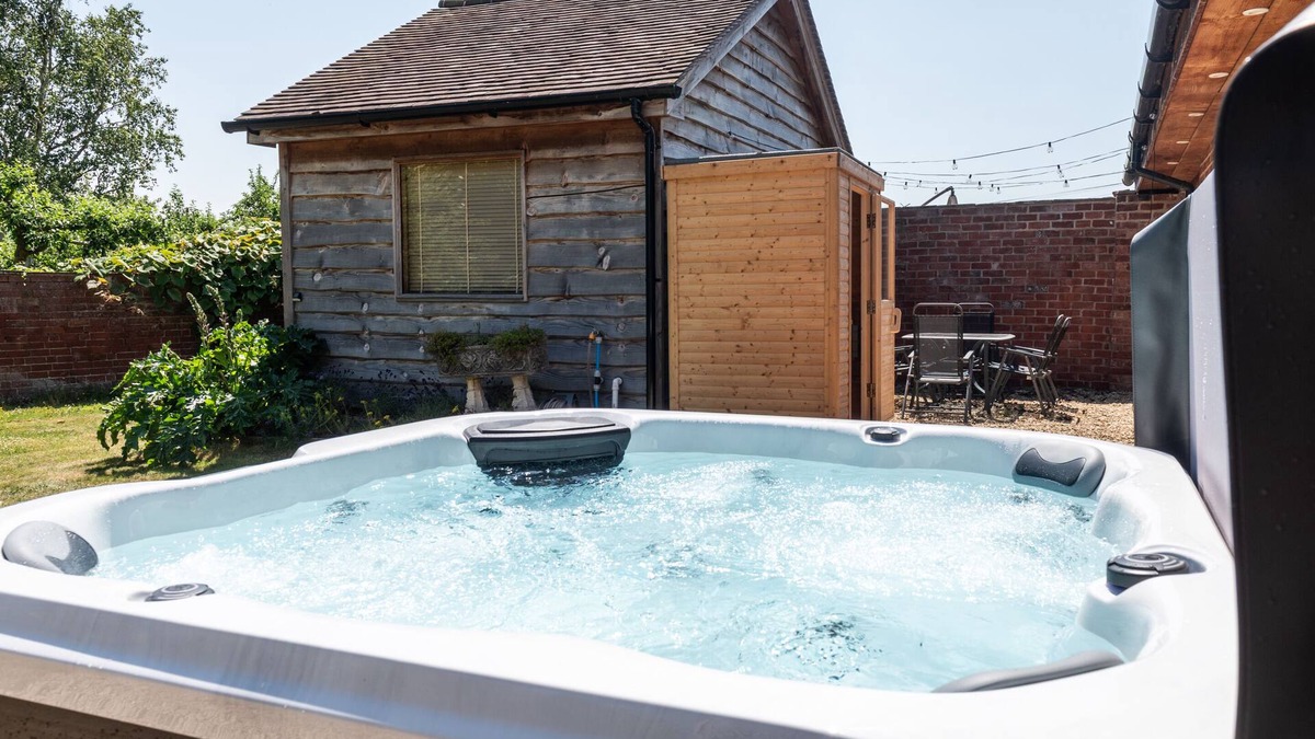 Woolhope Cottage | Treehouse Cottage Spa Retreat