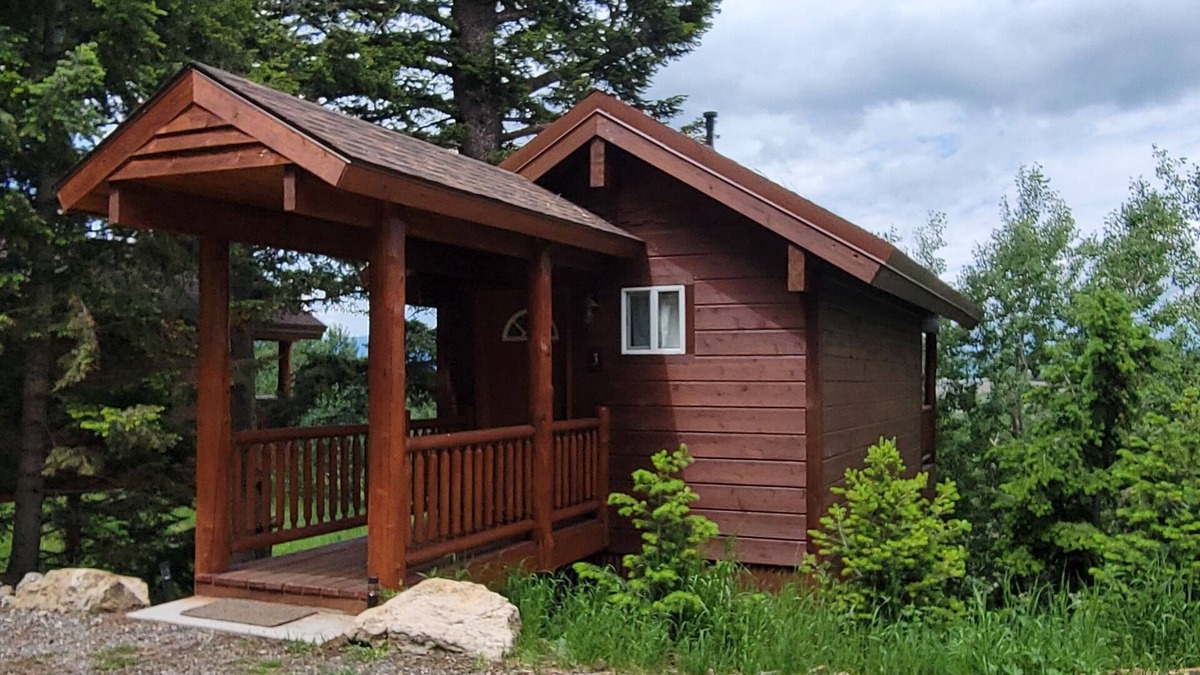 Island Park Apartment | "Treehouse" Cozy retreat for 2! Yellowstone Park only 14 miles away.