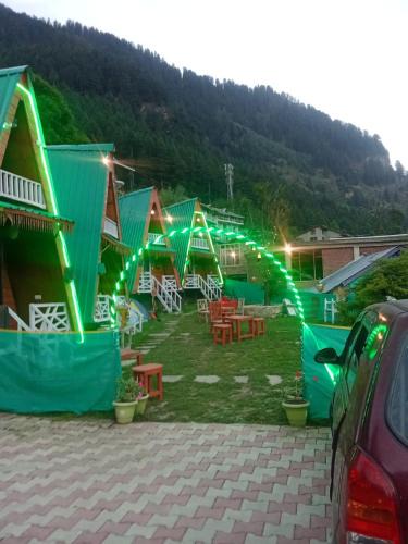 New Manali Ski Chalet | Treehouse near mall rd for 4 person