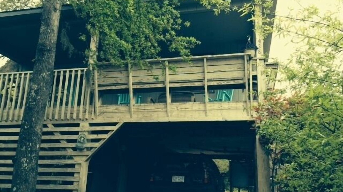 Colington Harbour Cottage | Treehouse OBX. Cozy cottage in family/pet-friendly neighborhood. Close to sound.