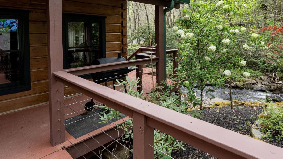 Topton Cabin | Treehouse- Pet Friendly, Luxury Log Cabin Rental on Creek, Fly-fishing, Hot Tub, Rafting-Nantahala NC