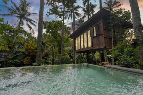 Pengosekan House | TREEHOUSE with private pool near YOGABARN - in Ubud center