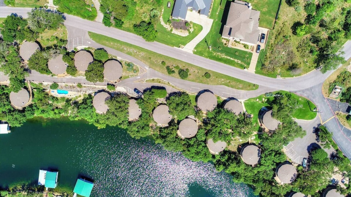 Lakeway House | Treetop Bungalow - shared community Pool/Hot Tub #18