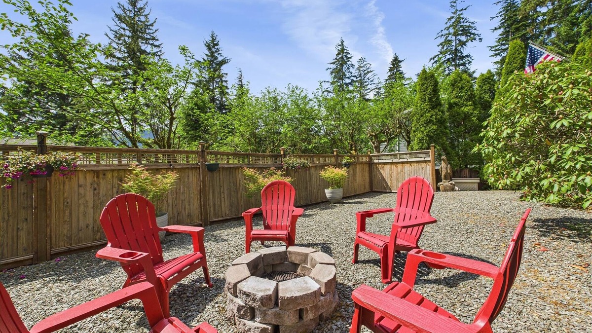 Mendenhall Valley Apartment | Treetop Retreat w/Fire Pit
