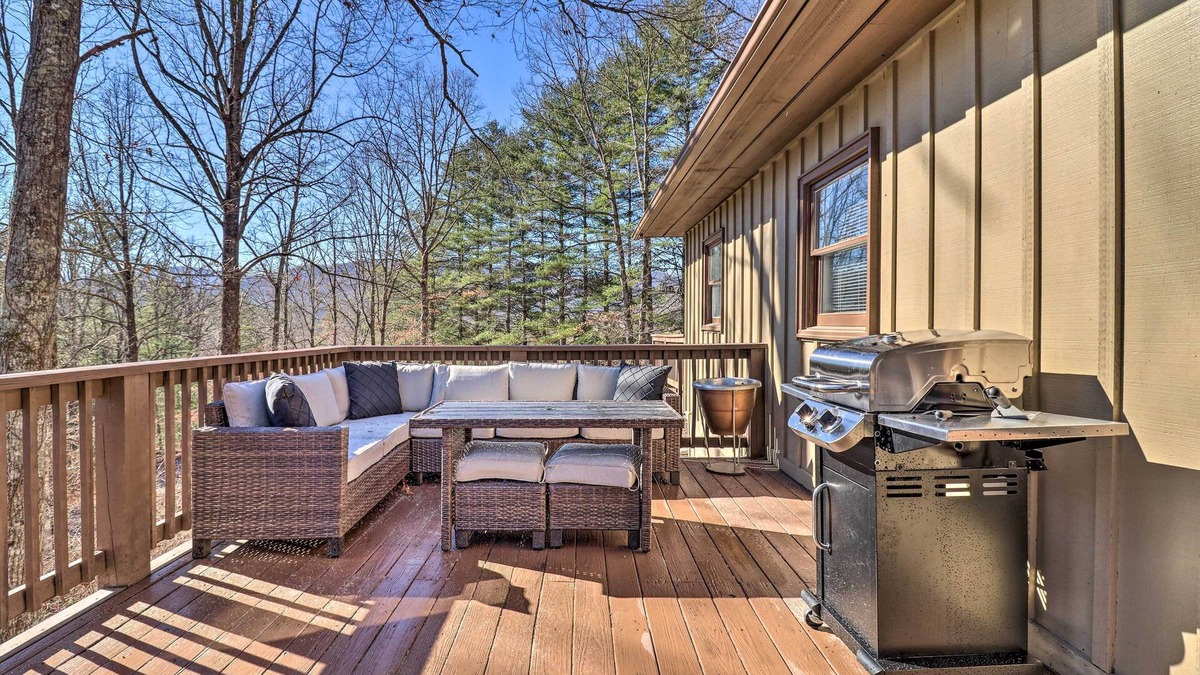 Franklin House | Treetop Sanctuary w/Long-Range Mountain View