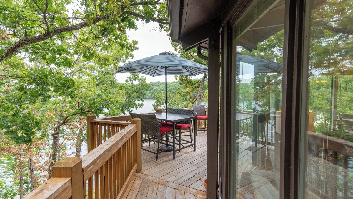 Village of Four Seasons Cottage | Treetop Village 15, Outdoor Pool steps away, Sleeps 8, Pet-friendly, 13 MM