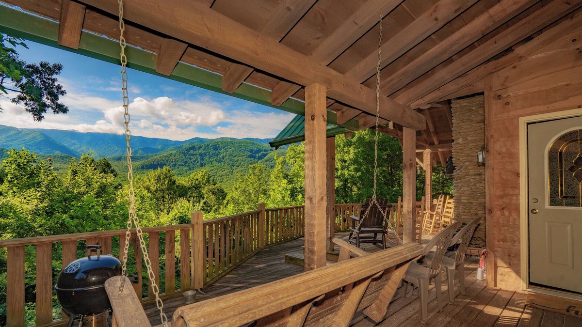 Gatlinburg - Pigeon Forge Cabin | TreetopRetreat: MtnViews*HotTub*WiFi*OutdoorFireplace