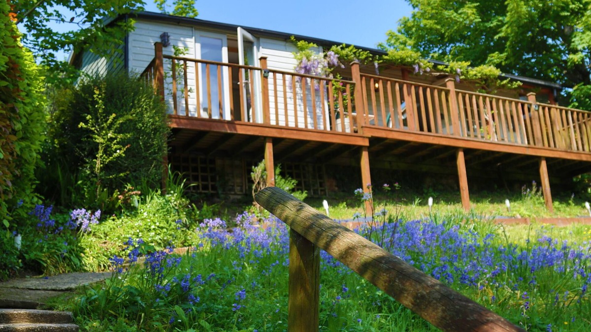 Burgh Island Cabin | Treetops, a peaceful haven retreat only 1 mile from Bantham beach in South Devon