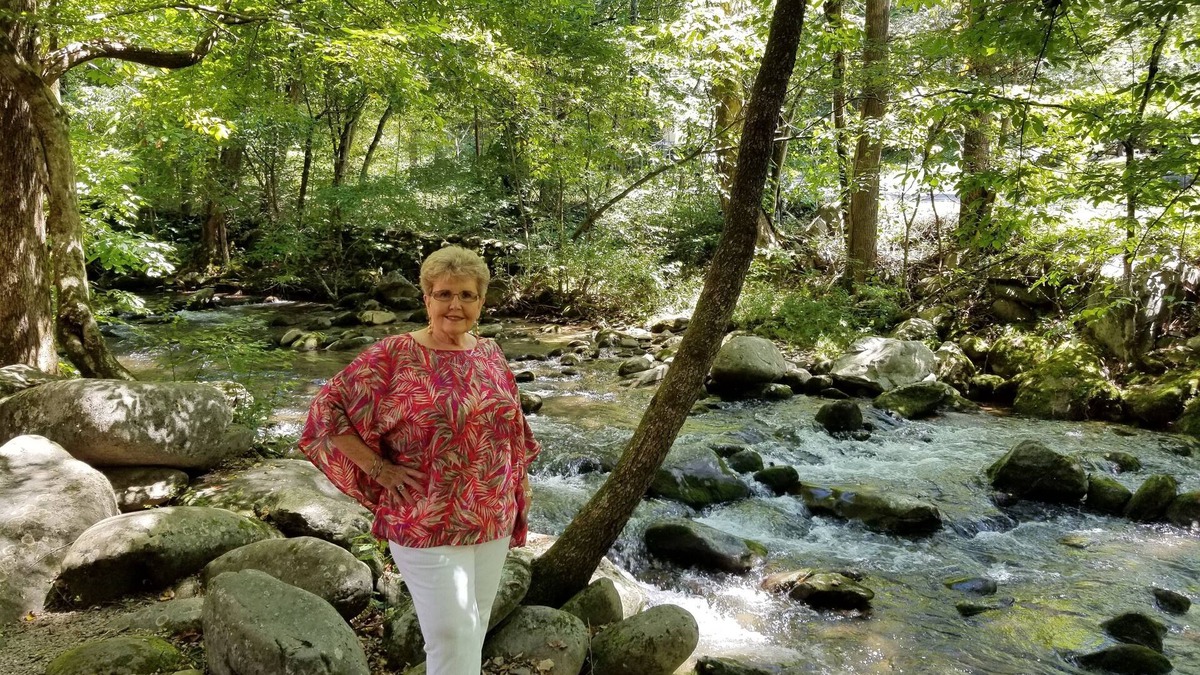 Gatlinburg Resort | Treetops Resort-Gatlinburg 1 Bdrm/1Bath On Roaring Fork Stream