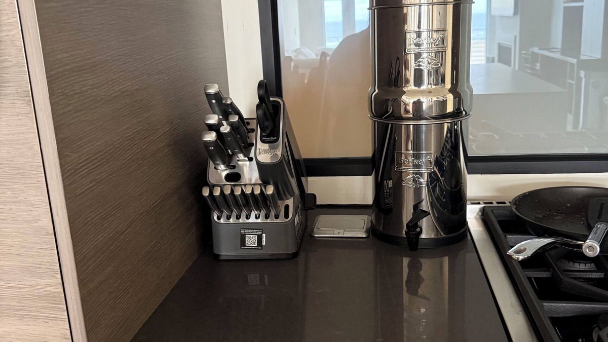 Marina Peninsula Condo | Tremendous 3-bedroom condo with WiFi in Marina del Rey
