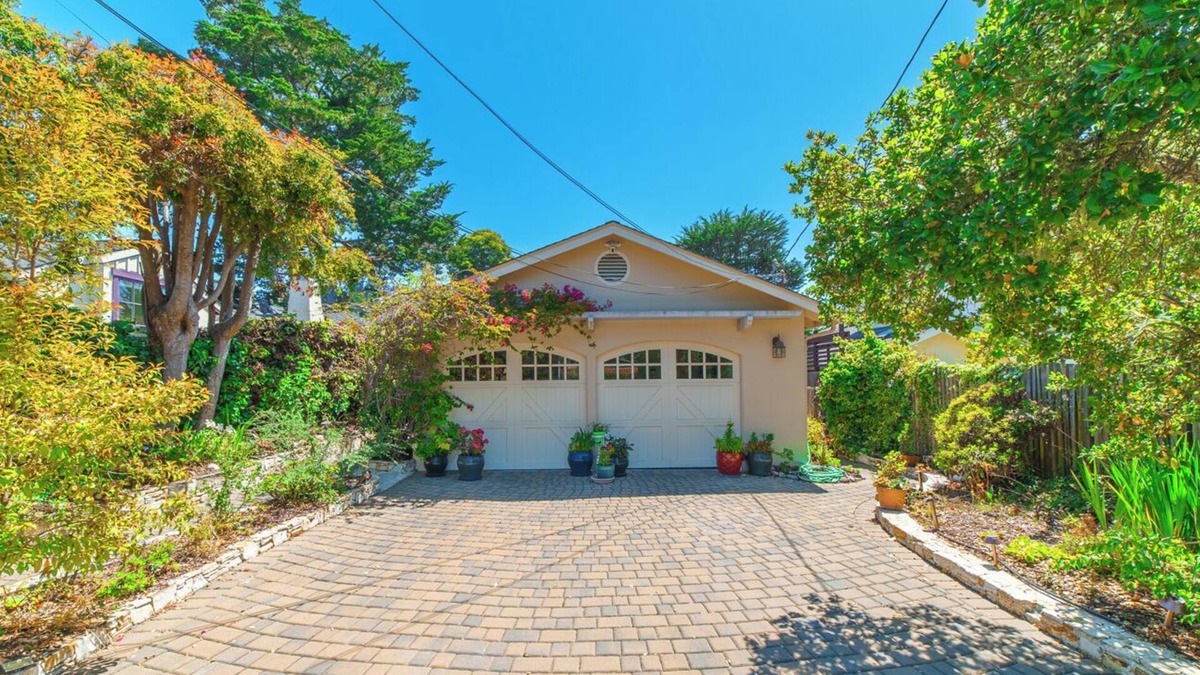 Northeast Carmel Cottage | Tremendous 3-bedroom cottage in Carmel-by-the-Sea