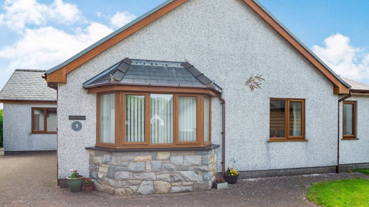 Llanfor Cottage | TREMYFRON, family friendly, with a garden in Bala