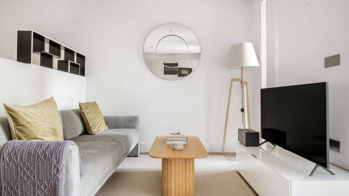 Whitechapel Apartment | Trendy 1BR Whitechapel w/Balcony and Gym, by Blueground